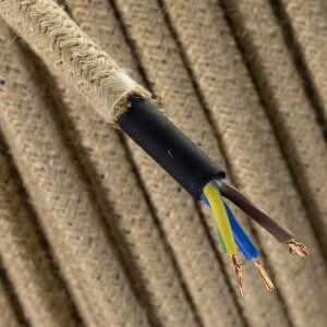 Kabel mit Juteseil umwickelt