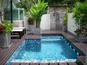 Kleiner eckiger Pool