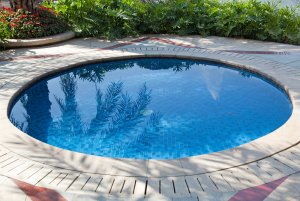 Welche Pools sich für kleine Gärten eignen