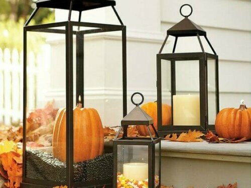 Laternen für den Herbst mit Kürbisen und Orangenschalen schmücken