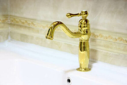 Wenn du deinen Wasserhahn auswählst, entscheide dich für einen, der zum Rest deines Badezimmers passt.