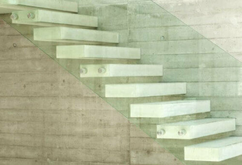 Einige Designer fügen sogar den Betontreppen Leuchten, Pflanzen, Stahlhandläufe oder Glasscheiben hinzu, um ein auffälligeres Design zu erzielen.