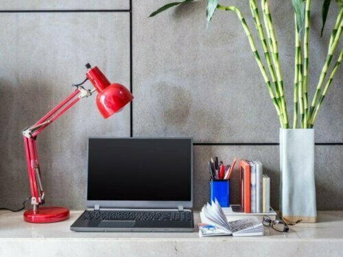 Verwende Flex-Lampen in deinem Arbeitszimmer, falls du zusätzliches Licht zu natürlichem Licht benötigst.