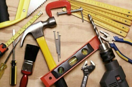 Die Wahl hochwertiger Materialien kann zwar das Budget erhöhen, langfristig sparst du jedoch, aufgrund der Langlebigkeit, in der Regel Geld.