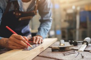 Tischlerarbeiten zuhause erledigen - Arbeiten mit Holz