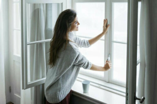Natürliches Licht kann einen Einfluss auf die Dekoration deines Hauses im Winter haben