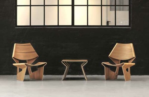 Der GJ Chair aus gebogenem Sperrholz