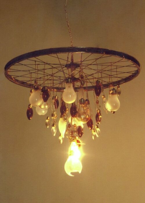 Aus alten Fahrradrädern einen Kronleuchter herstellen