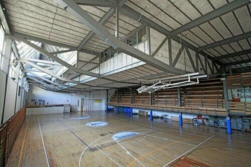 Die Turnhalle des Colegio Maravillas - Spielfeld