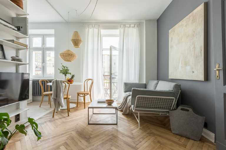 Wohnzimmer größer wirken lassen