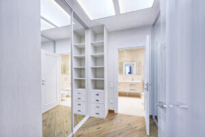 Ankleidezimmer: wertvolle Tipps zur Einrichtung