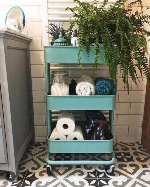 IKEA-Servierwagen im Badezimmer