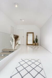 Ein schmaler Flur: 3 Ideen für die Dekoration