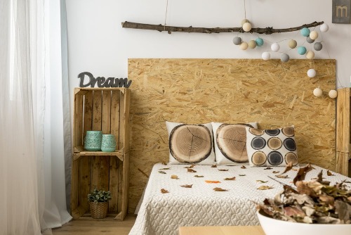 Herbstelemente im Schlafzimmer