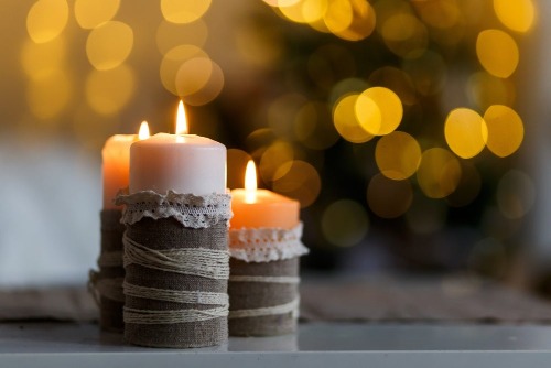 Stumpenkerzen dekorieren