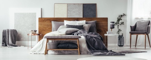 Bett mit Kissen
