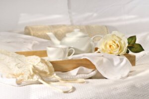 Verwandle dein Schlafzimmer in einen romantischen Raum