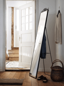 Bodenspiegel - neben einer Tür